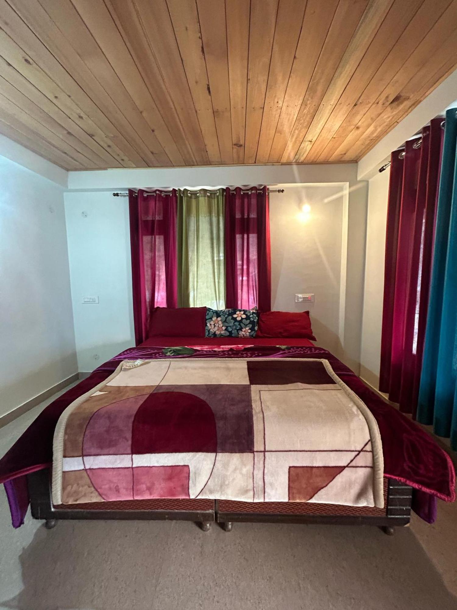 New Brahma Cafe Guest House Kalgha Extérieur photo
