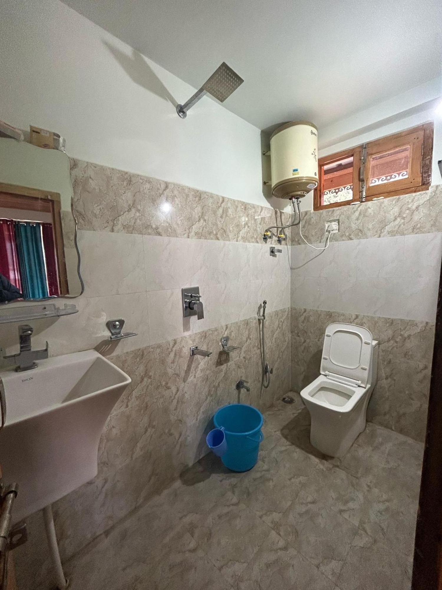 New Brahma Cafe Guest House Kalgha Extérieur photo