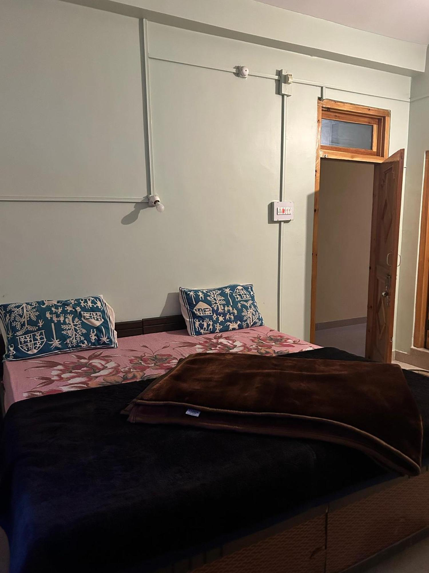 New Brahma Cafe Guest House Kalgha Extérieur photo