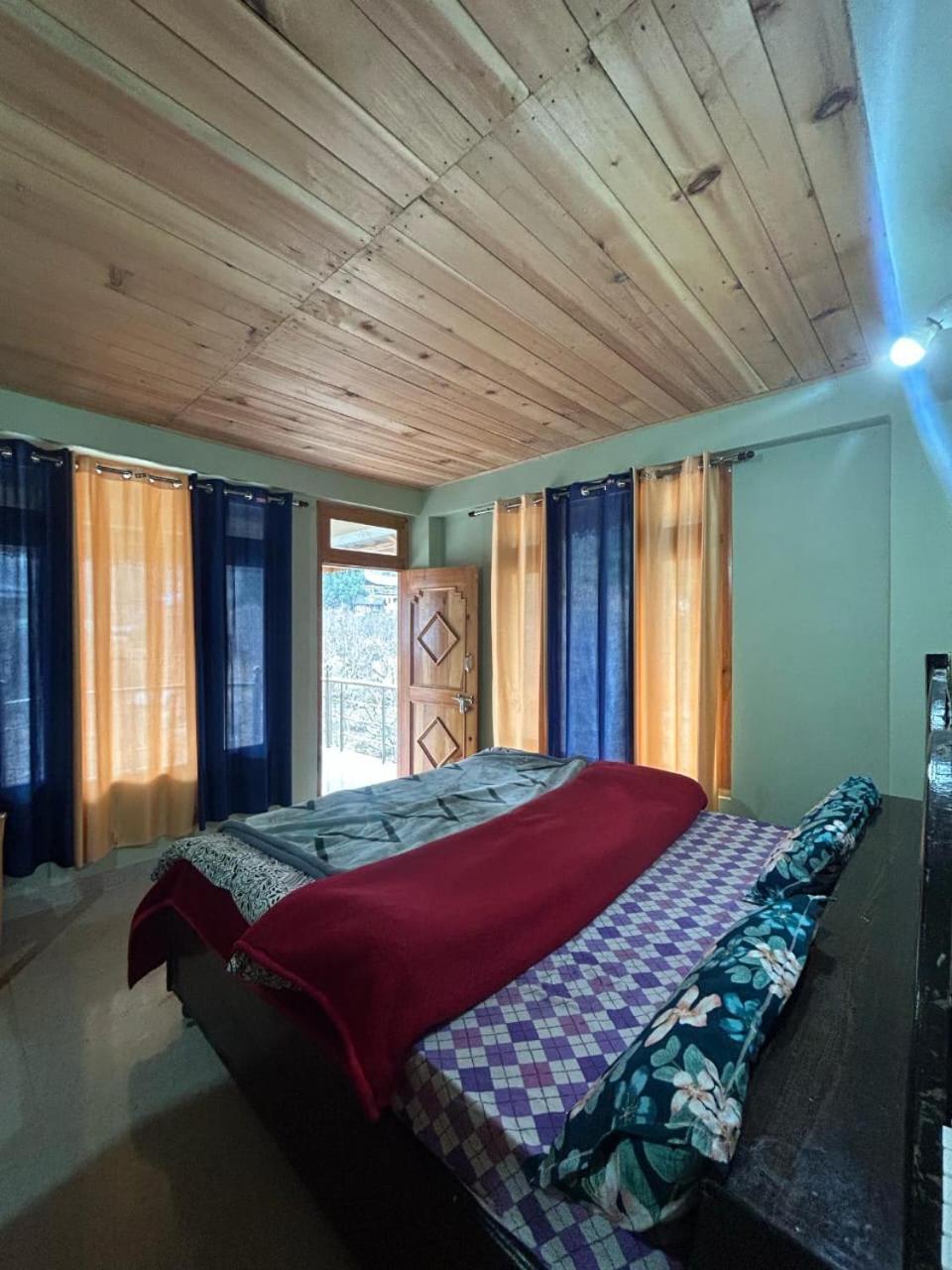 New Brahma Cafe Guest House Kalgha Extérieur photo