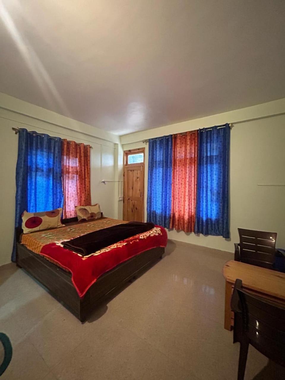 New Brahma Cafe Guest House Kalgha Extérieur photo