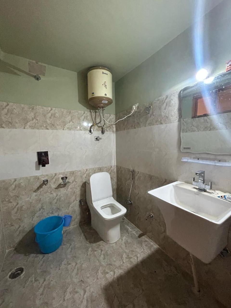New Brahma Cafe Guest House Kalgha Extérieur photo