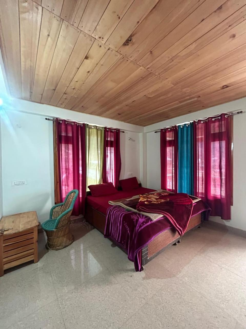 New Brahma Cafe Guest House Kalgha Extérieur photo